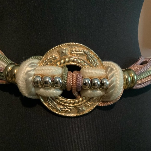 Vintage Bungee Cord Belt 37 1/2” flat lay without stretch - Picture 3 of 5